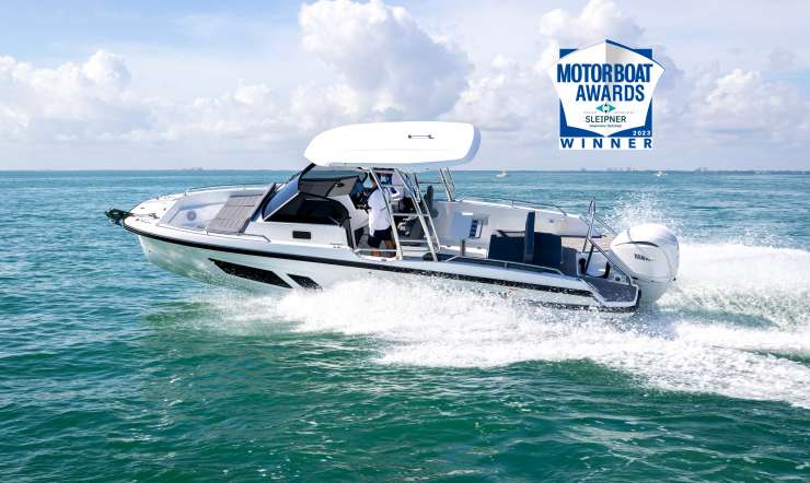 2023 Motorboat Awards Winner : QUARKEN 27 T-Top