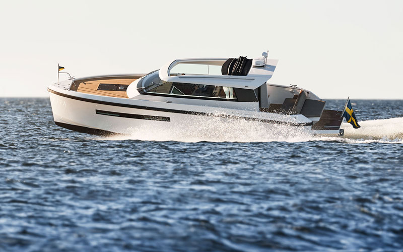 Delta Powerboats 33 coupe